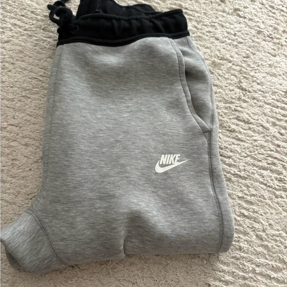 Nike Mens Gray and Black Sweatpants Medium